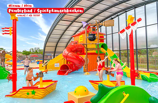 berdachtes Spielbecken mit Rutschen und Wasserspielen auf Camping CAPFUN De Waldsang. berdachtes Spielbecken mit Rutschen und Wasserspielen auf Camping CAPFUN De Waldsang.